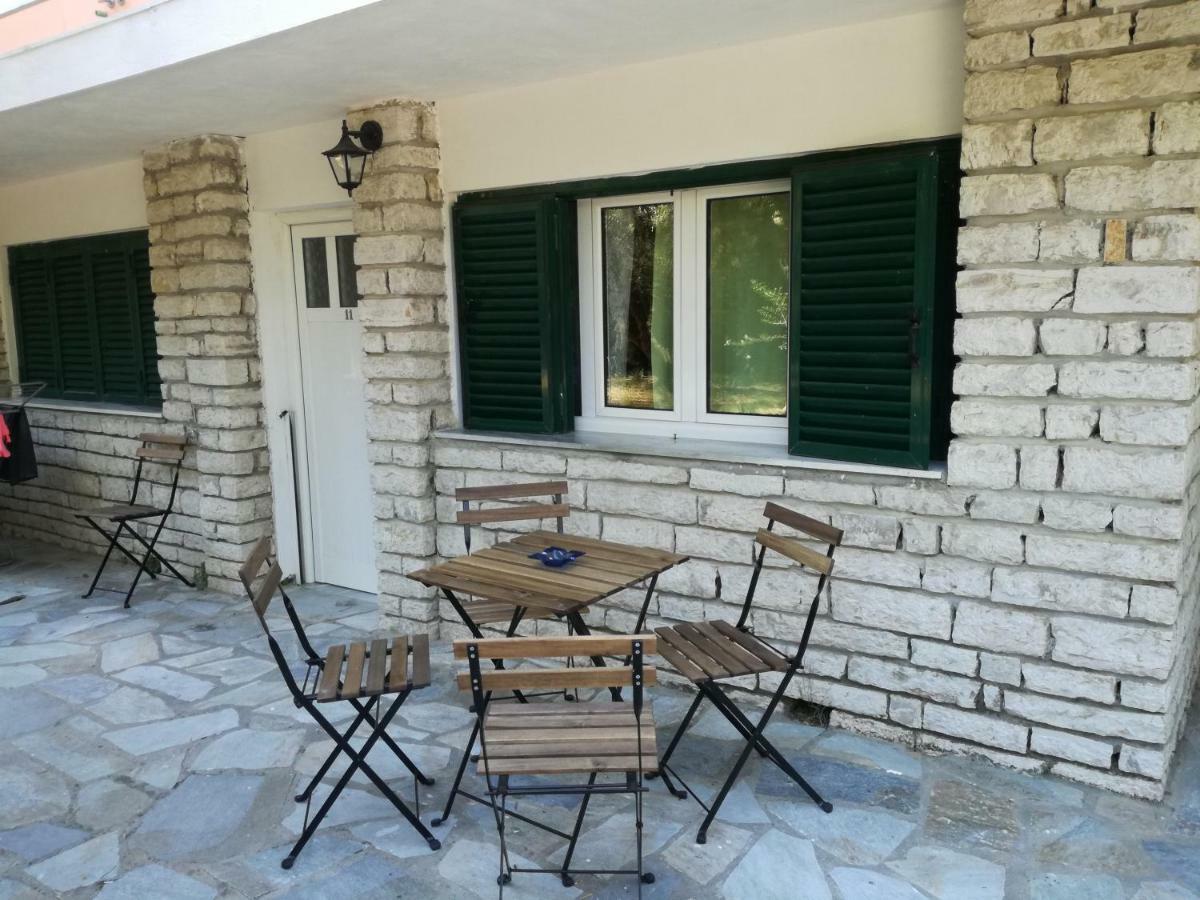 Rossi'S Studios Moraitika Exterior photo
